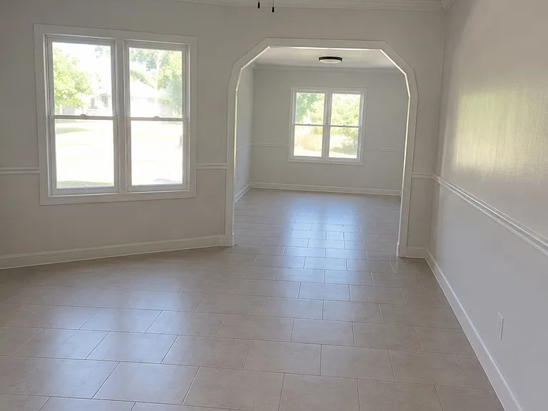 408 N Roosevelt Ave — Photo 1