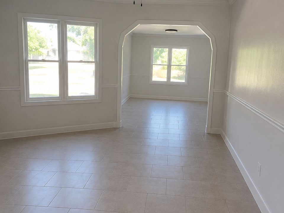 1st image of 408 N Roosevelt Ave