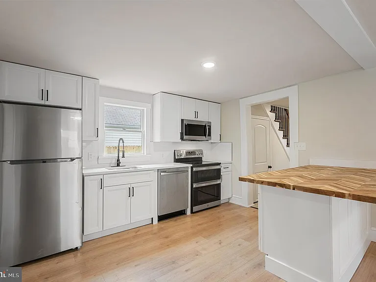 553 Highland Ave — Photo 6