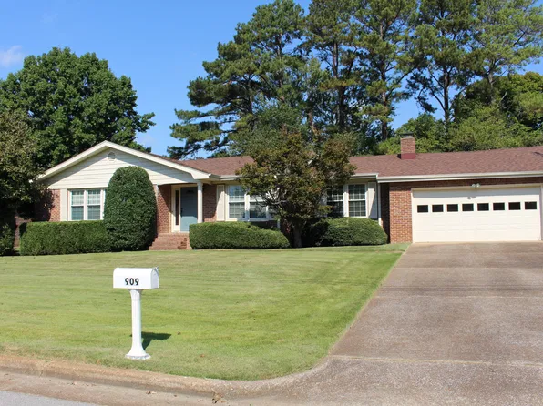 909 San Ramon Ave SE, Huntsville, AL 35802
