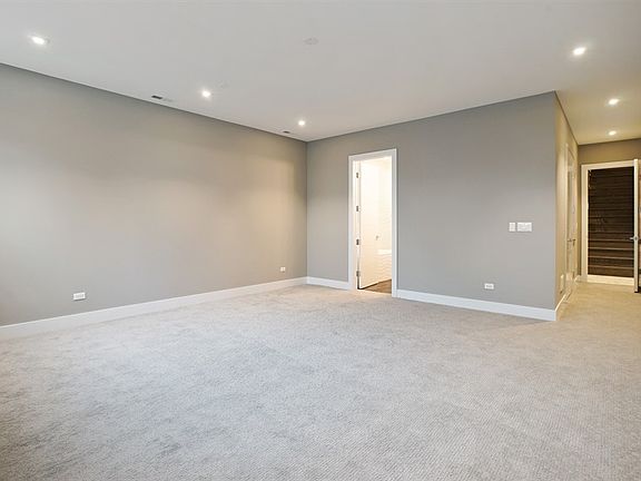 3rd image of 1634 W Augusta Blvd #1
