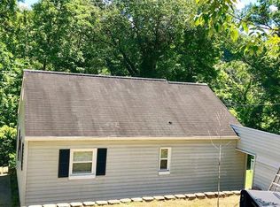 64 Stuart Cir, Hurricane, WV 25526