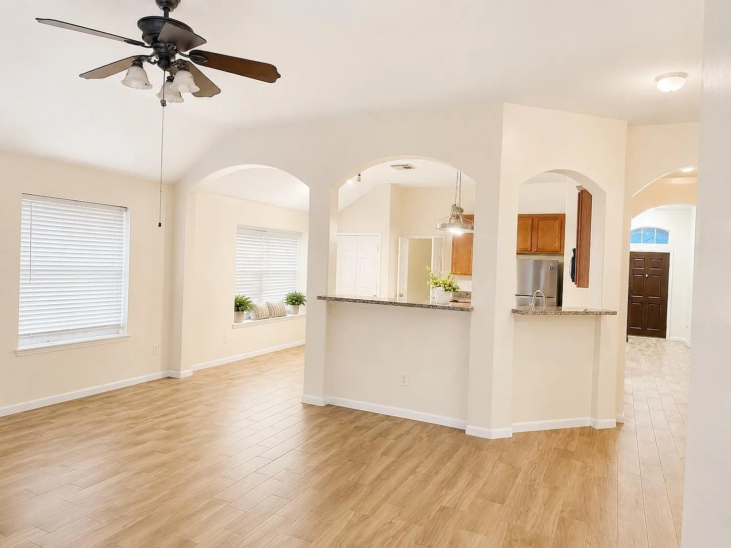3 bed, 2.0 bath, 2152 sqft, $2,200 — Photo 2
