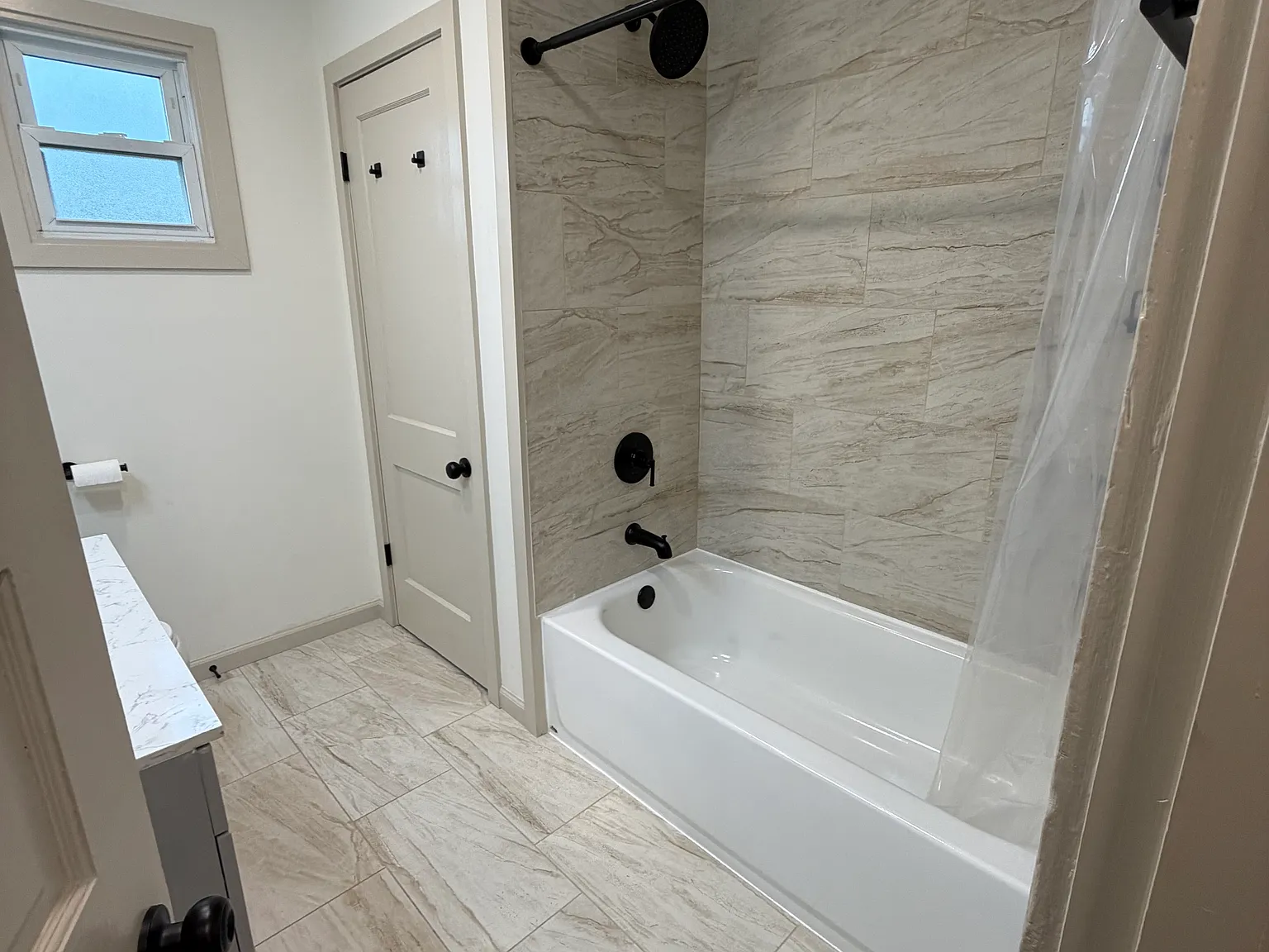 3 bed, 1.5 bath, 1880 sqft, $1,650 — Photo 3