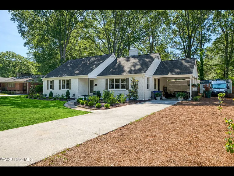 611 Clark Dr — Photo 2