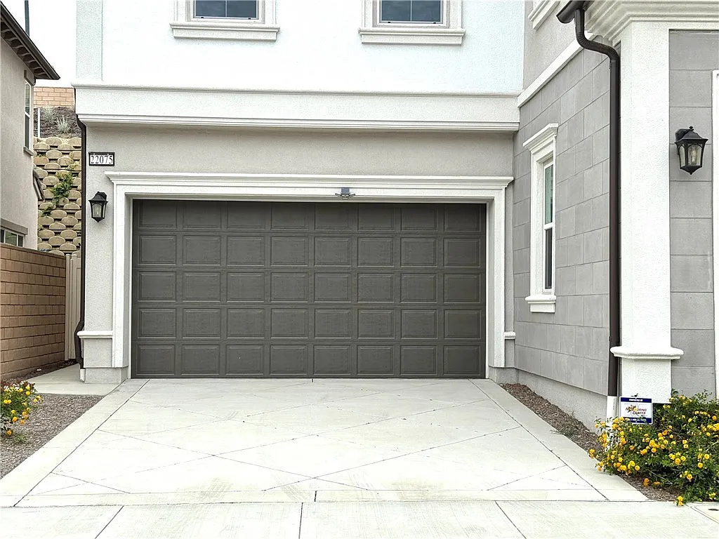 4 bed, 3.5 bath, 2471 sqft, $5,280 — Photo 3