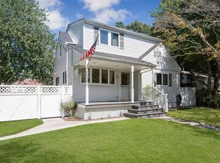 19 Celia St, East Patchogue, NY 11772