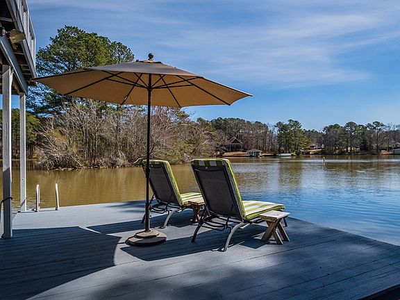 3rd image of 407 Waterside Dr
