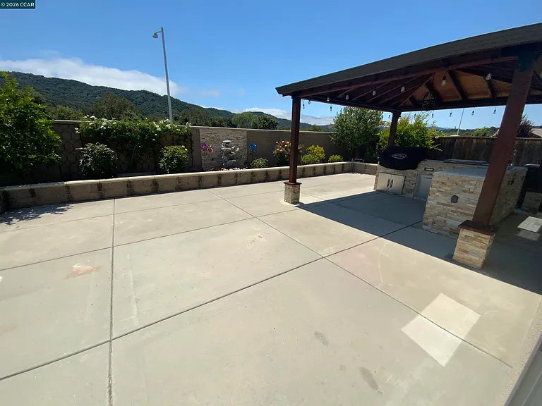 1826 Rosemary Dr — Photo 33