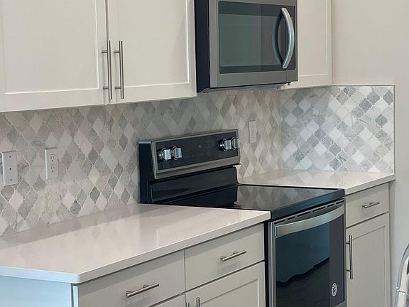 5th image of 1070 Eucalyptus Dr Unit 1
