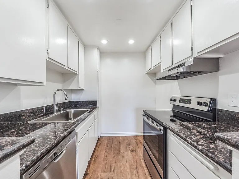 Woodbriar Apartments — Photo 8