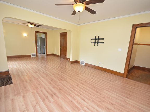 5th image of 923 17th St