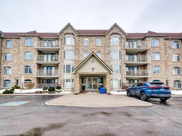 216 Plains Rd W #A409, Burlington, ON L7T 4M1
