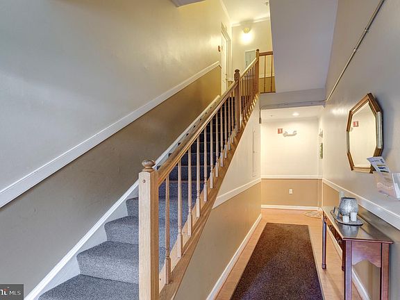 3rd image of 385 Pleasanton Rd #B22