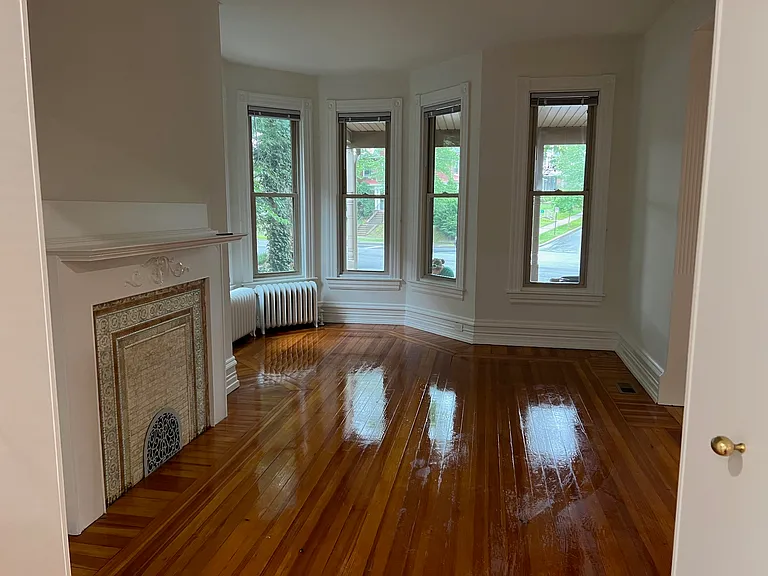 1026 Penn Ave #1 — Photo 2