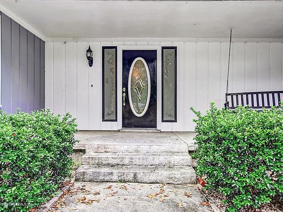 3rd image of 2516 Begonia Dr