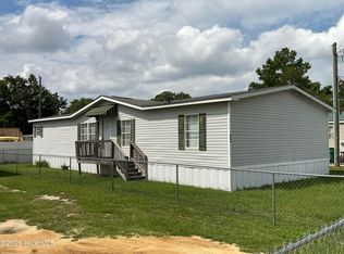 77 Maple Avenue, Elizabethtown, NC 28337