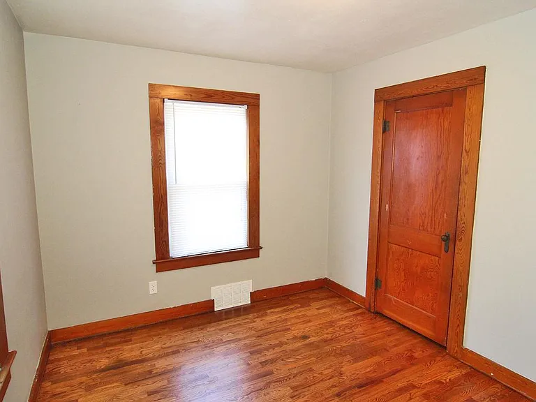 Main Level Bed 2