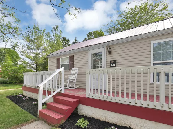 151 N High St, Mount Sterling, OH 43143