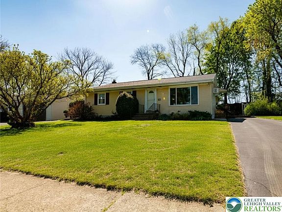 2nd image of 4882 Pine Grove Cir
