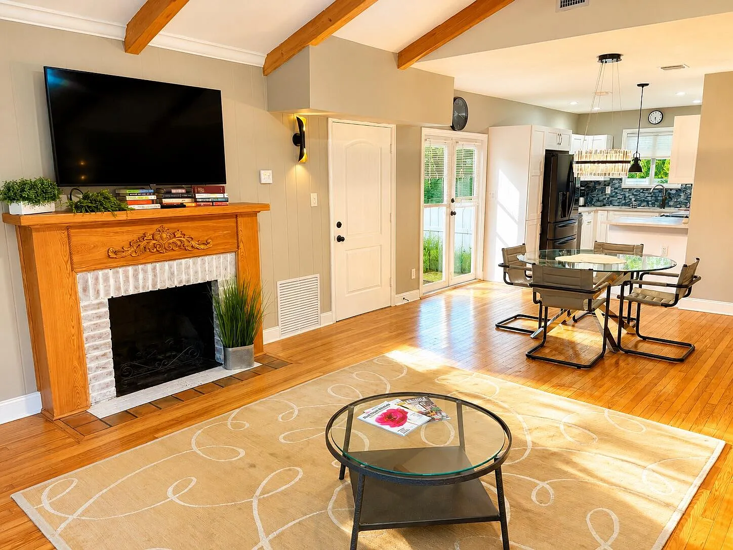 2 bed, 2.0 bath, 1114 sqft, $6,500 — Photo 3