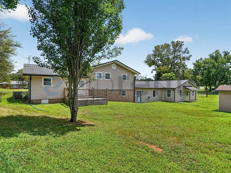 906 Diamond Cir — Photo 40