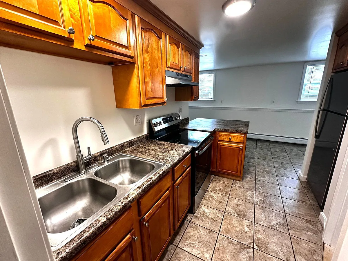 Building Photo - 27 Emerald Dr #15