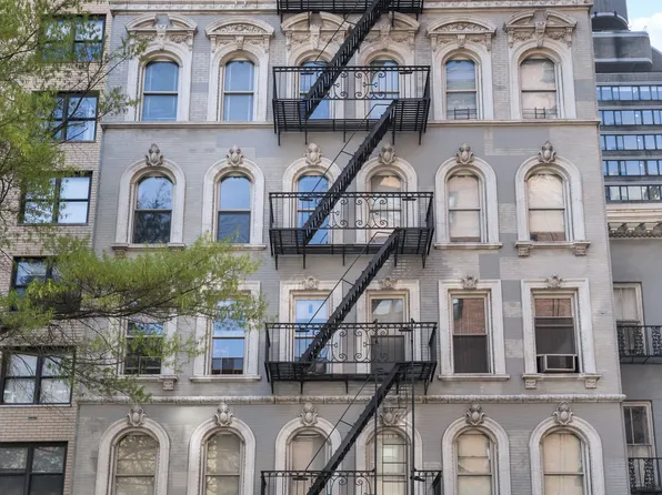 324 East 50th Street 6D image 7 of 8