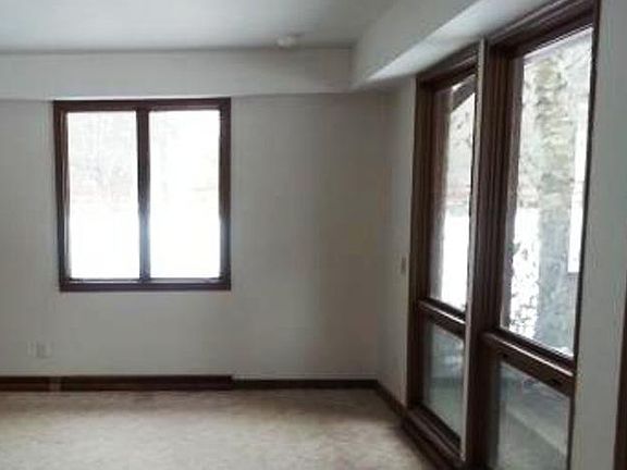 3rd image of 500 Camelot Ln
