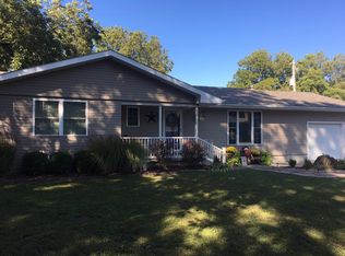 911 E 3rd St, Altamont, KS 67330