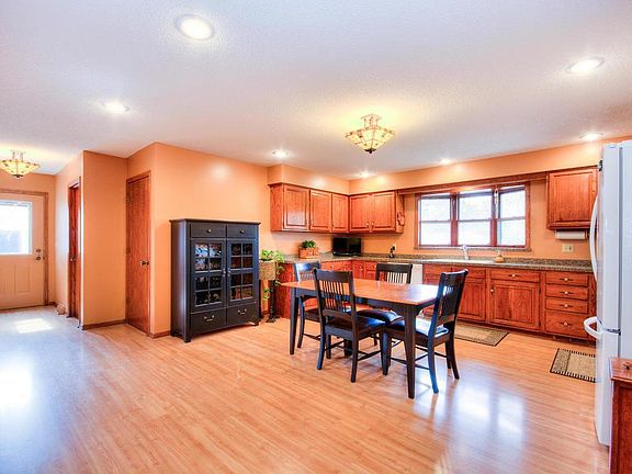 5th image of 2234 McMenemy St