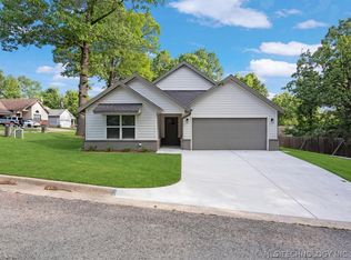 1312 Hummingbird Ln, Grove, OK 74344