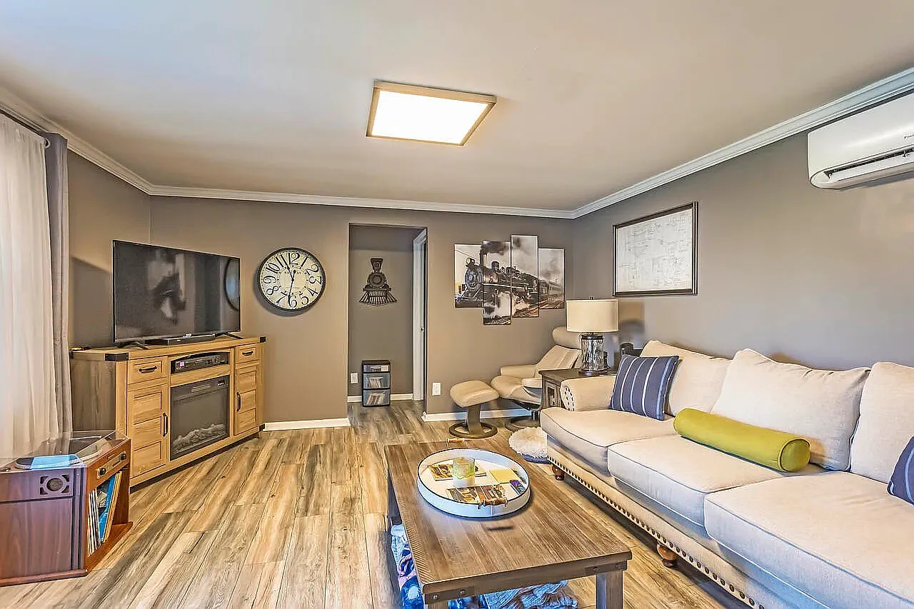 2402 Rodney Drive - 1 — Photo 2