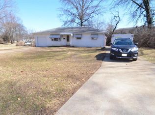 2 Carrow Ct, Saint Louis, MO 63123