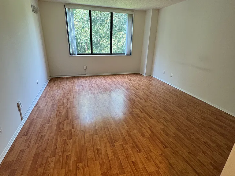 5225 Pooks Hill Rd #612N — Photo 9