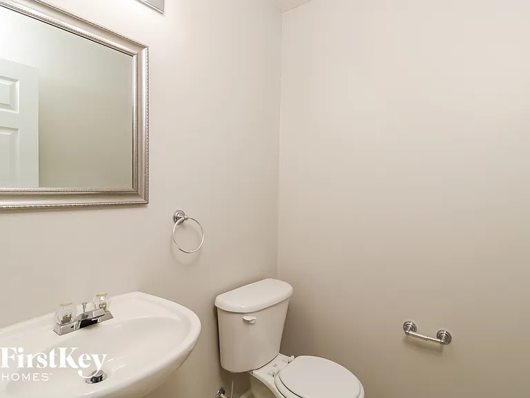 109 Sydney Ct — Photo 11