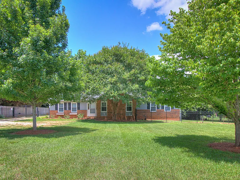 1112 Willoughby Rd — Photo 21