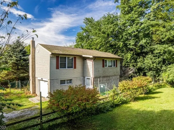 10 Pine Dr, Liberty Twp., NJ 07823