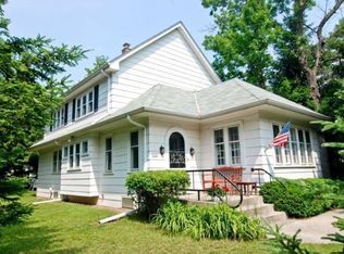 7525 N Lake Dr, Fox Pt, WI 53217