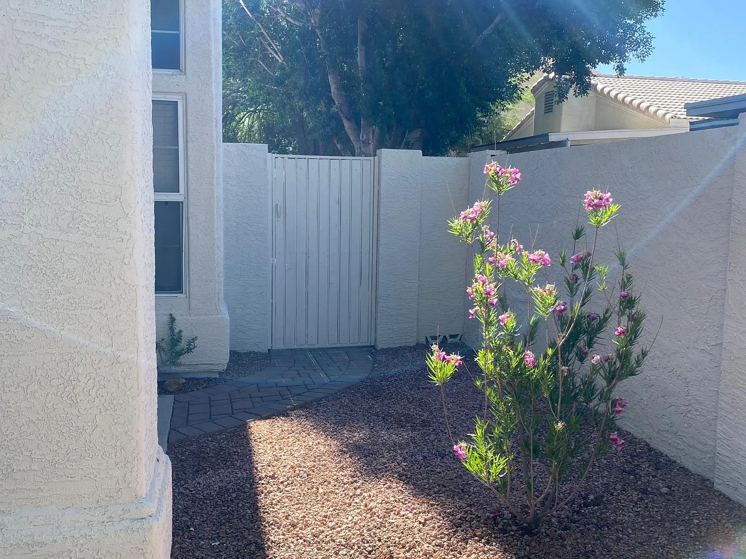 1217 N Cliffside Drive — Photo 3