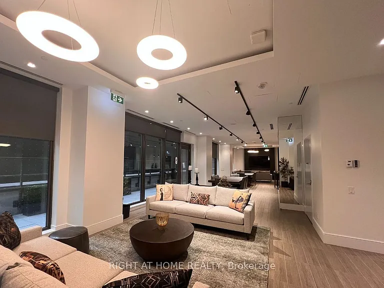 28 Widmer St #3720 — Photo 16