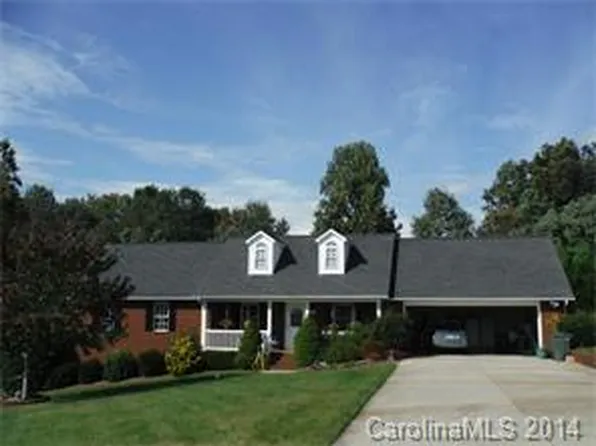 126 Fawnwood Dr, Statesville, NC 28625