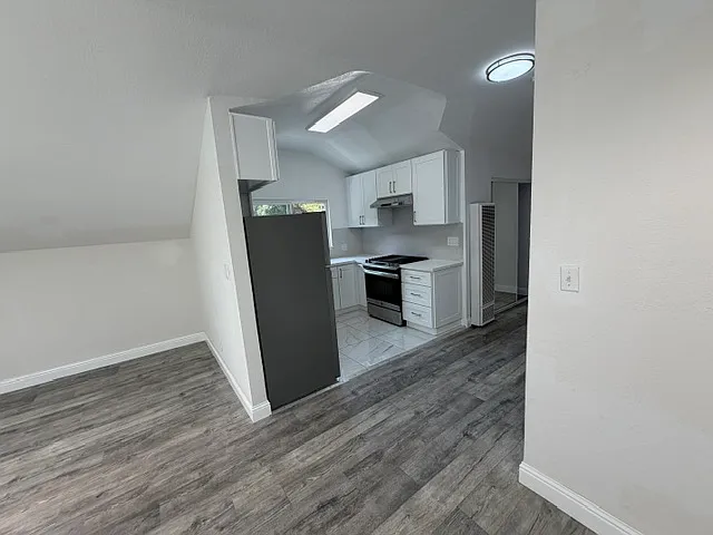 10 Alta Vista Dr #HOUSE UPPER LEVEL — Photo 5