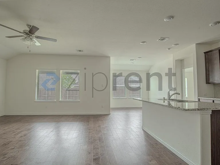 3412 Riverlawn Dr — Photo 4