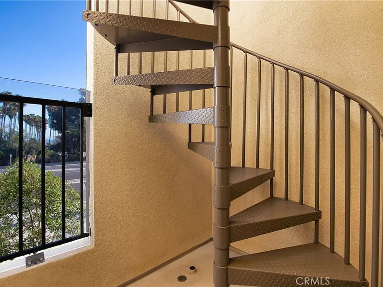 1523 Doheny Way — Photo 28