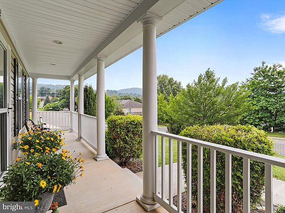 3rd image of 102 Highfield Ln