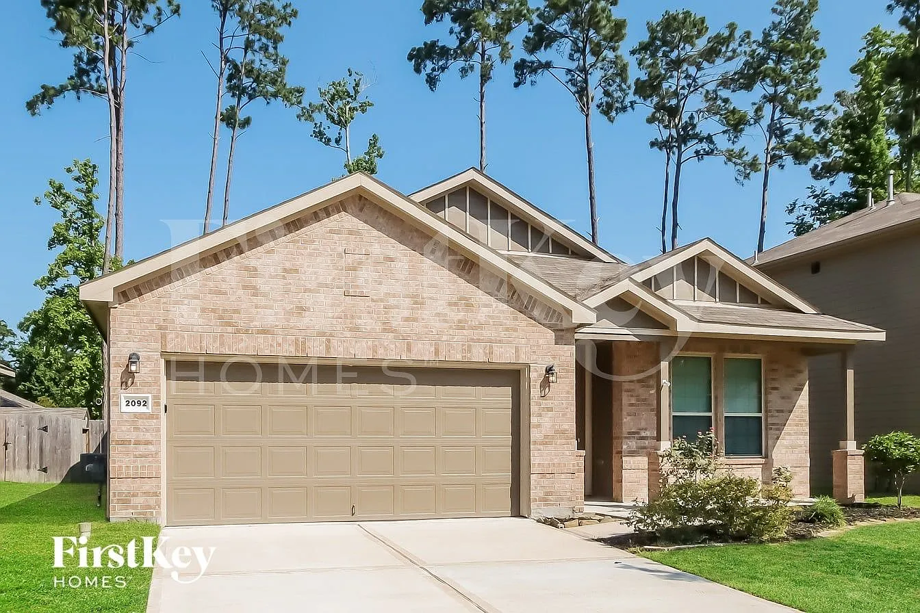 3 bed, 2.0 bath, 1670 sqft, $1,955 — Photo 2