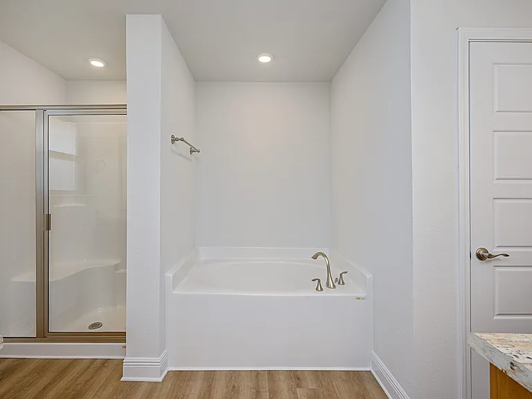 2107 Queen St — Photo 10