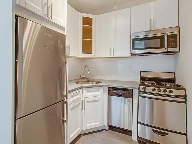 487 Classon Ave #2R — Photo 2