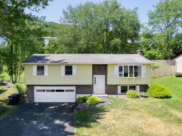 316 Burd Dr, Vestal, NY 13850
